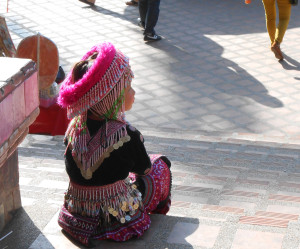 hilltribe girl making baht